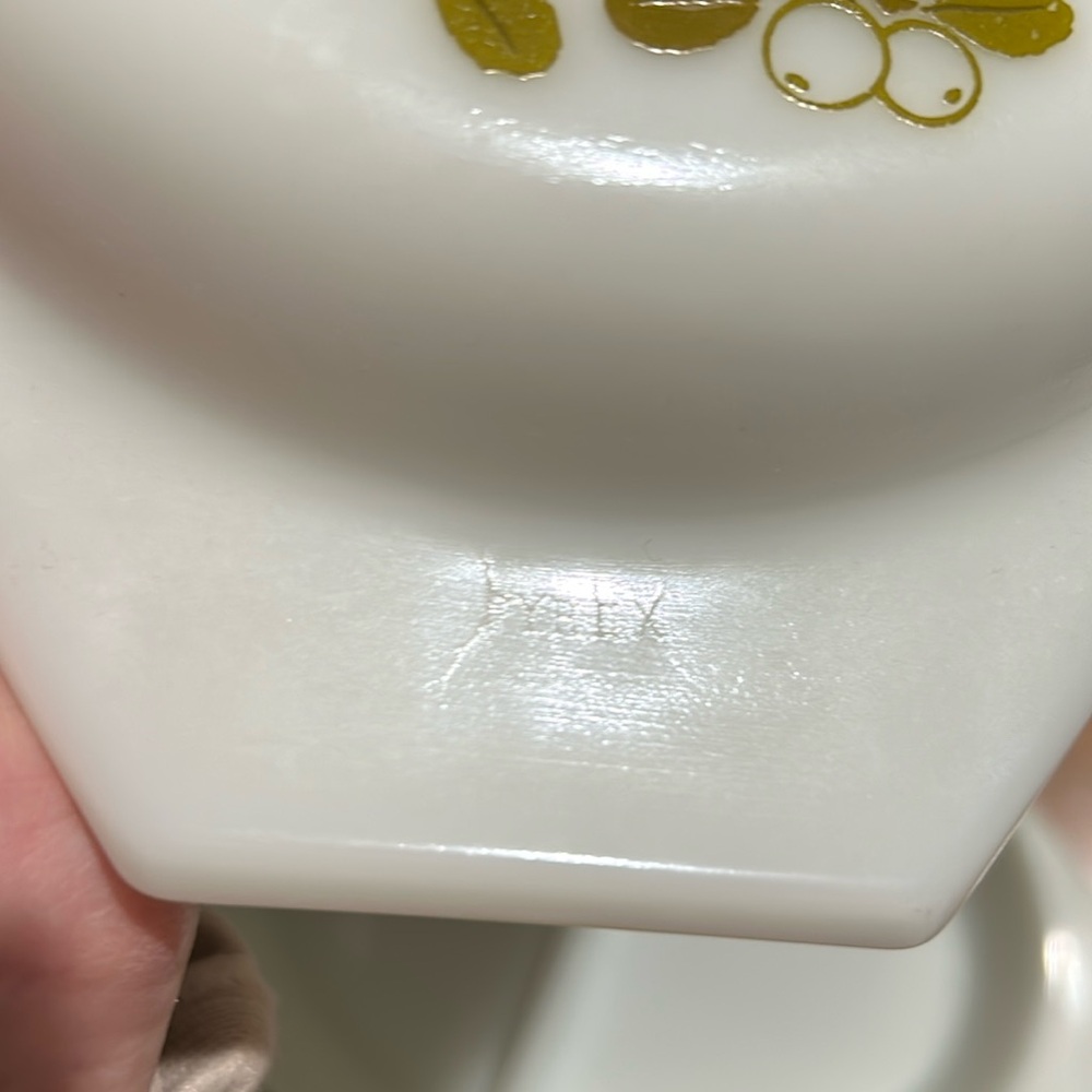 Pyrex Verde 1.5 quart Cinderella divided dish - Picture 3 of 11